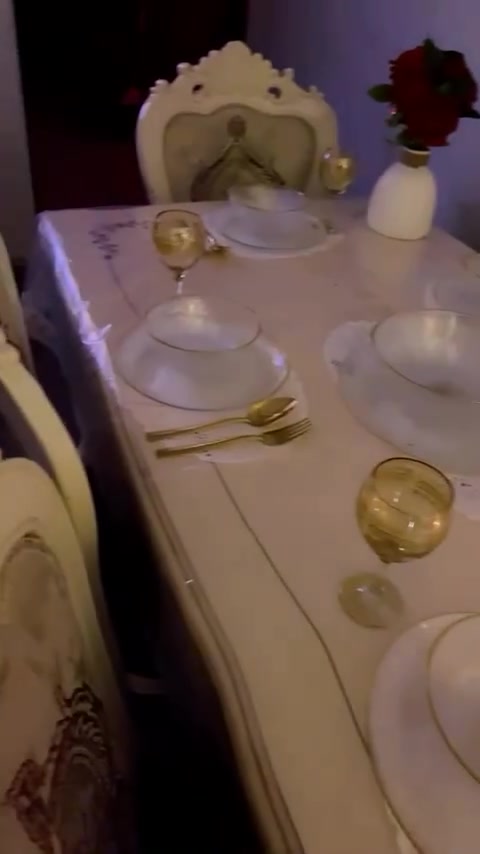 ميز طعام جديد ست كراسي ونضيف ب٣٠٠ وبي مجال وتخم جديد ماخذته بس مكان ماعدي رايته ب٦٠٠ وبي مجال مكاني بغداد ***********
