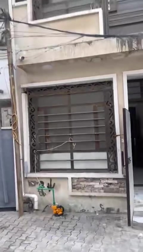 بيت للبيع الاسكان الزراعي مي كهرباء محاري مقرنص حديث 
45 م غرفتين وصالة وبيتونة @الجميع

+964 770 761 0334
