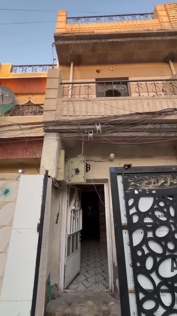 سلام عليكم 

بيت لليجار مساحه65م يتكون من غرفتين وستقبال و مطبخ و خدمات 

العوان الشعب شارع 15 قرب مثلجات تفاحه 

التواصل ***********
