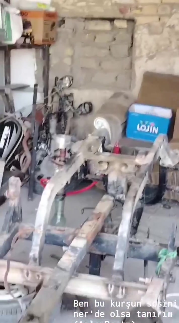 السلام عليكم شوفونه هاذه الشاصي مشتغله عد حداد يعرف نفسه يمي وكاله وشرط ***********
