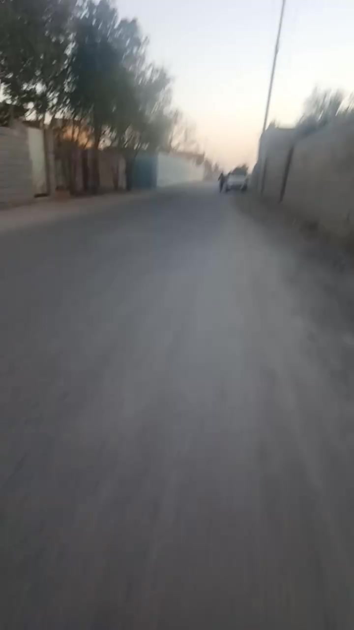 السلام عليكم قطعه للبيع منطقه سيد جابر اول فرع جهه اليمين القطعه بنهايه الفرع تصير التصوير ماواضع لان الدراجه طفت وسديته التصوير مساحه 243 متر تصير بنهايه الفرع اخر شي وتنزل مسافه قطعتين وهيه الثالثه 
ومابيه اي مشكله او طلايب مكفوله وهاذه رقمي بي واتساب ***********
