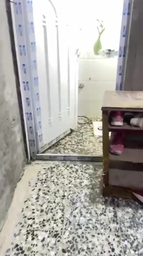 سلام عليكم
عندي بيت رهنيه مساحه 100 متر رهنيته 25 مليون 
ايجاره 125 ألف 

رهنيته سنتين  للتفاصيل ***********
