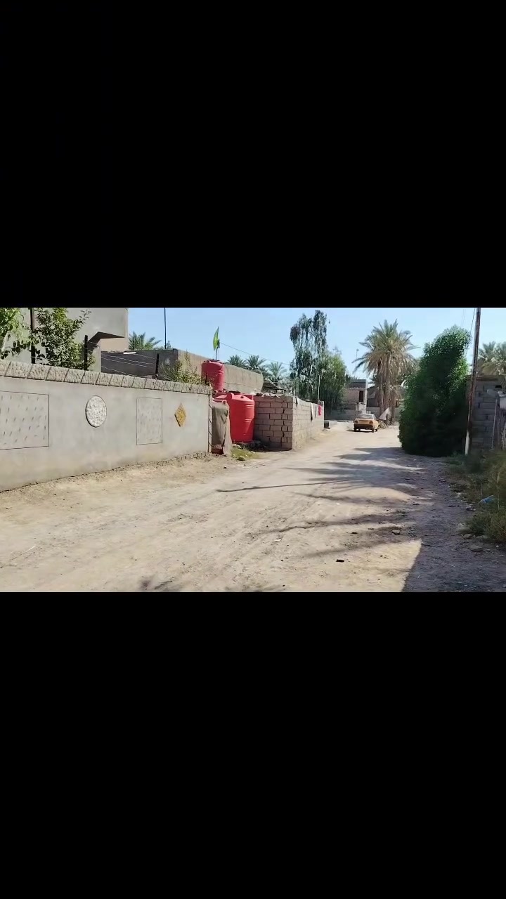 السلام عليكم متوفر قطعه ارض 600 متر مع بيت 200 متر  الموقع الورديه خارج قرب محطة المقادير  تبعد عن شارع العام 300 متر الشارع الفرعي 9 متر واجهيه القطعه 17 متر واجهة البيت 17 متر بسعر مناسب جدآ  للستفسار اتصال ***********

