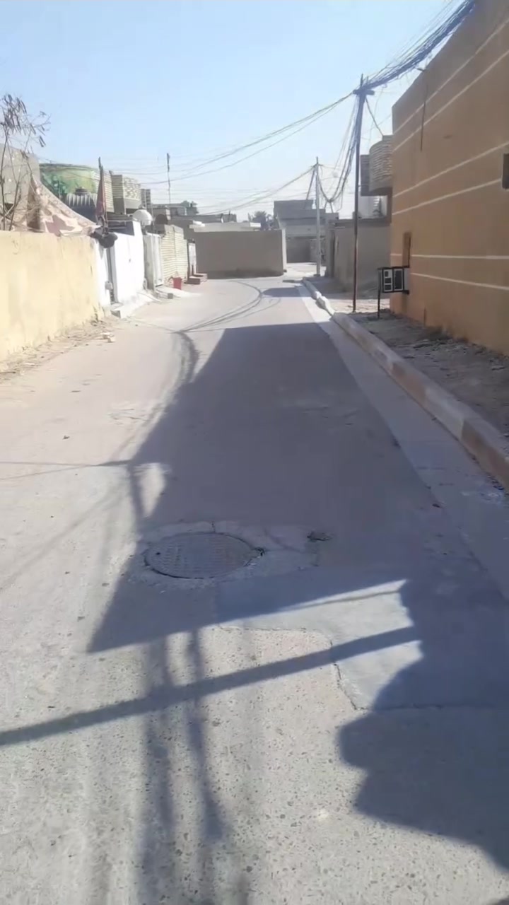 دار للبيع زراعي سند ٢٥ بغداد جسر ديالى حي الحكيم نهايت شارع مدرسه موسى الكاظم ع مساحه ١٢٥ ركن شارعين كامل الخدمات مي كهرباء مجاري تبليط بي غرفه صاله مطبخ استقبال كراج ***********
