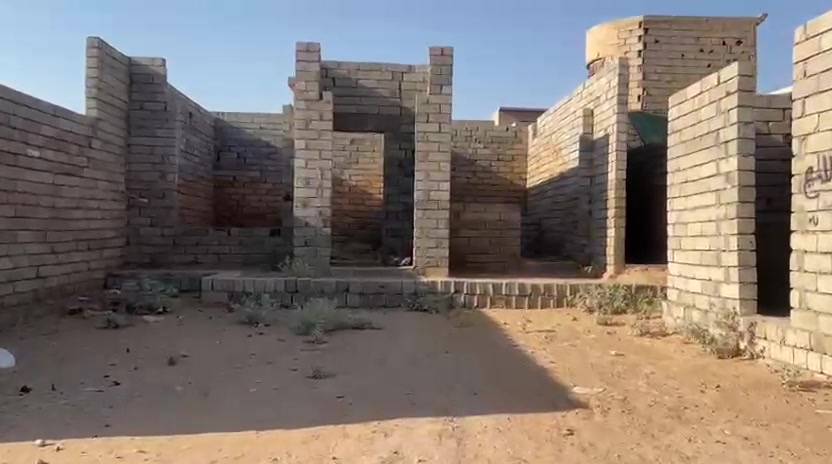السلام عليكم يوجد هيكل للبيع مساحه 250 البناء 180 مكان بيجي حي الاسمده زراعي قريب على المدرسه صيني جديده السعر مناسب ***********
