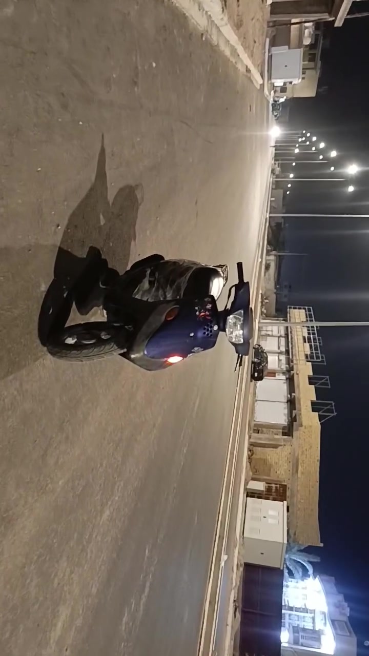 دراجة 9 زروف بيجي
مكينه ما مفتوحه 
//كهربائيات شغاله كلها //
1-هورن
2-اشاير
3-بكلايت
4-لايت عالي ناصي 
------------------------------
//كلشي بلاد//
1-كفرات
2-كابريتر
3-كلجات خلفي و امامي
4- شوته 
5-سلف
6-دبلات اماميه
7-ضفيرة
---------------------------------
///!..ملاحظة..!///

يجي وياها كابريته تجاري احتياط ك هديه 
---------------------------------------------------------
مشاكلها:
1- الدبل الخلفي بي مشكله يحتاج تبديل 
2- كابريتر اسلوليها عالي تقريباً ما اعرف اقسمه بس هوه سهل مجرد بدرنفيس يتقسم و اذا ما تقسمه عادي ما بي أي مشكله دراجه تمشي معدل 
------------------------------------
الدراجة موديل 2008 
-------------------------------
سعرها 350 وبيها مجال 
-------------------------------
مكاني بصرة شط العرب تنومه الصالحية

تواصل ***********
