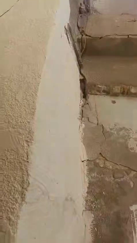 ‏سلام عليكم عندي بيت المساحة 65 ‏الفضل حمام المالح ‏￼￼ مقسوم شقتين للبيع أي استفسار على الرقم ملاحظة البيت بناء قديم بس نظيف يصير سكن او استثمار /***********￼
السعر88
@إشارة
