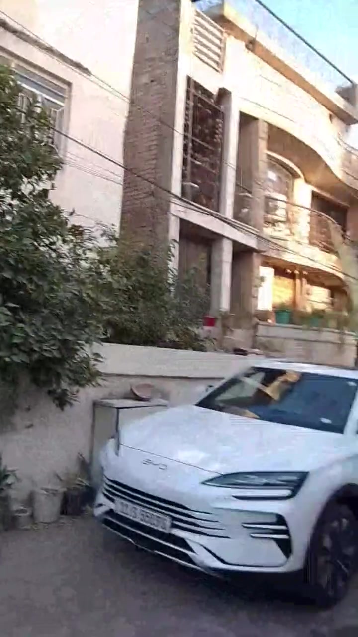 دار للبيع المساحه ٤٠٠متر تقطيع حسب الطلاب العنوان الأعظمية خلف مستشفى النعمان 
الاتصال *********** التقطيع قطع صغيره
