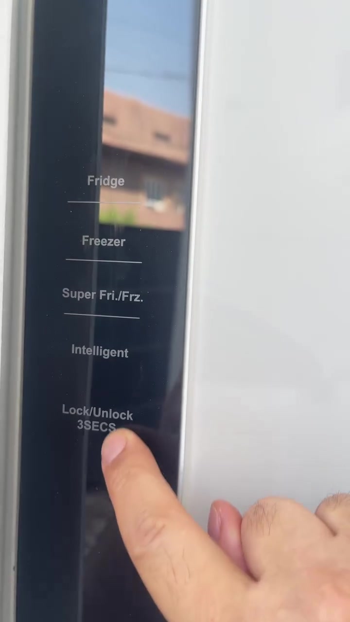 السلام عليكم ثلاجه  سايد باي سايد LG smart مستعمله لمده شهر جديده 100 بال 100 اشتريتها ب750 للبيع السعر المطلوب 400 تفحص قبل لا تشتري  غير متواجد ع فبس بوك رقم التواصل ***********
