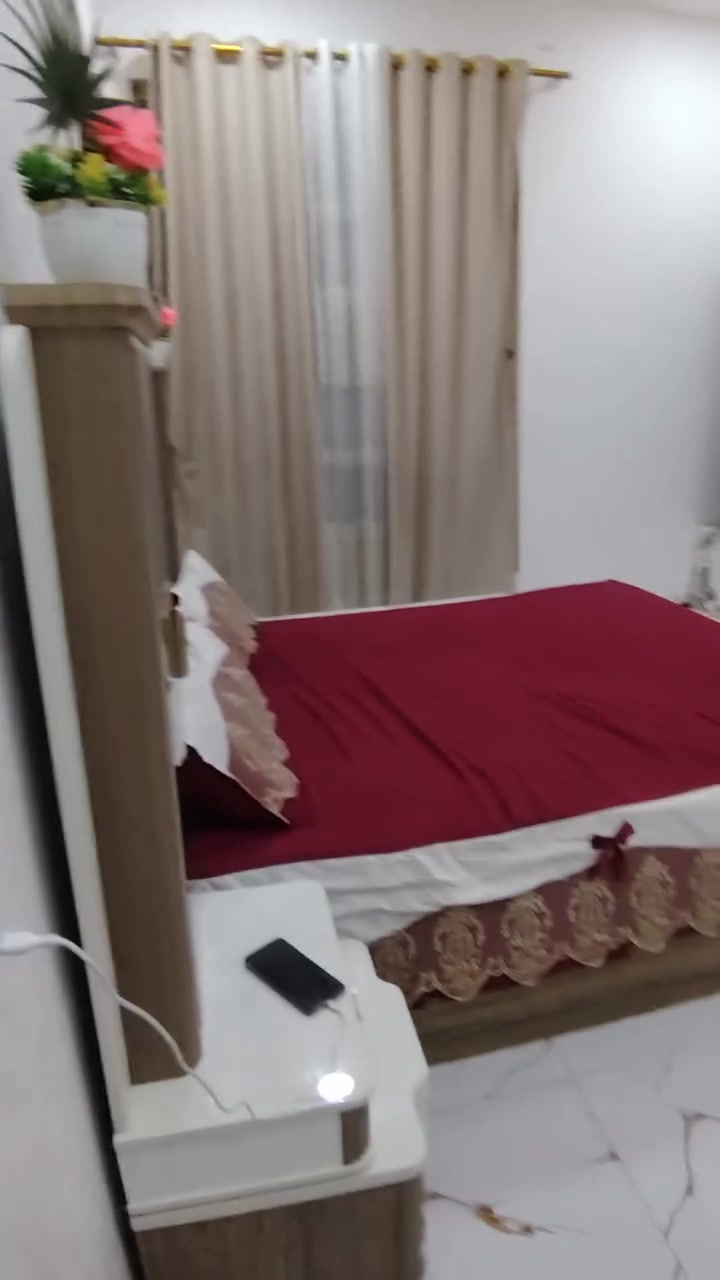 سلام عليكم ورحمة الله وبركاته منزل البيع موقع حي فرات طريق سنيه سياحي قرب سكه قطار لاستفسار *********** سند ٢٥ مساحه ٣٤٠ وحديقه ١٠٠ بنيان حديث مسلح كونكريت البيت جاهز يبعد عن شارع العام ٨٠ متر اربع غرف نوم وصاله ومطبخ حار وبارد صحبات جوه وبره لاستقبال مناور كافه خدمات ماي كهربائي مولد شارع

نص مكتوب في الصور:
- HONOR X9c