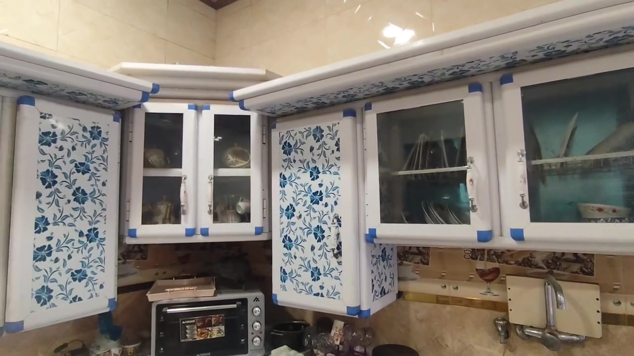 السلام عليكم 
كاونتر للبيع صحيح موديله قديم بس كلش قوي وداخل الابواب خشب مو من ذني الخفيفات، نظيف جدا السعر 500 وبيه مجال 
***********.        واتساب
