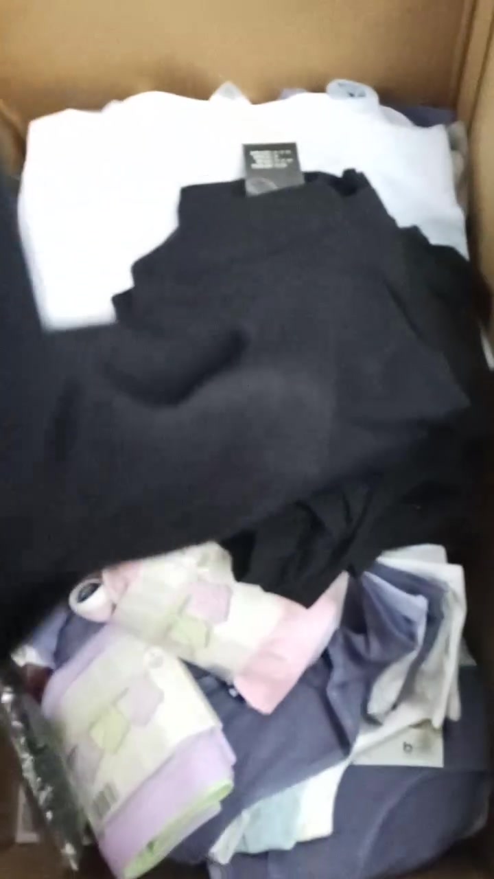 داخلي ولادي بناتي 82 كارت 227 قطعه ب 135 الف اذا تفيدكم نص كميه هم يصير
 يوجد خدمة توصيل جميع محافظات 6 الاف وبغداد 5 الاف
***********
