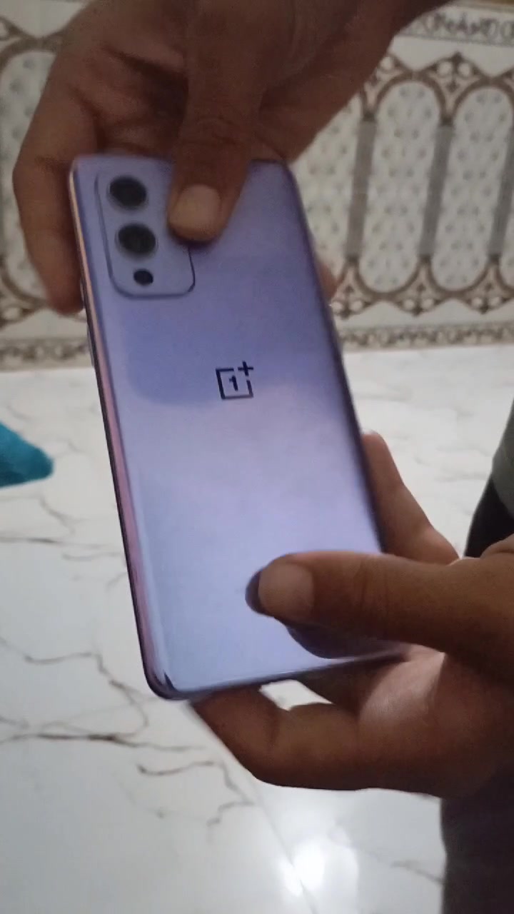 السلام عليكم هاتف one Plus 9 ون بلس 9 ذاكرة 128 غيغة والرام 8 غيغة معالج سناب دراغون 888(فلاكشب) 5G بصمة الأصبع مدمجة بالشاشة وبصمة الوجه شغالة كلشي شغال بس الشاشة فيها طبع تيكتوك خفيف بالدارك مود تختفي موضح بالصور والجهاز نظيف نظافة عالية للبيع أو مراوس ورايدة ب 180 وبيه مجال  رقم هاتفي ***********