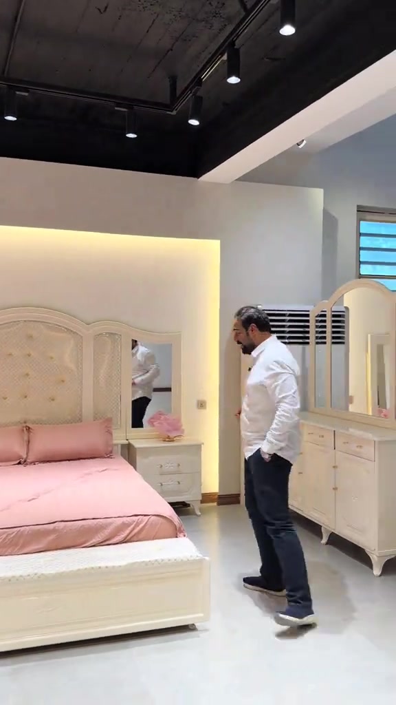 اصحاب المساحات الصغيرة هاي الكم  موديل النجوم موديل جديد ضمن وجبة الدرجة الوسط  السعر مليونين و650 الف فقط غرفة 6 ابواب طابقين ملحق  اللون اوف وايت سادة تتكون من 10 قطع  الوجه MDF  ثمانية ملم  الداخل صاج ومعاكس النرمادا شريطية على طول الباب  شازلون خزان ارتفاع الكنتور 265سم عرض الكنتور 225سم عرض زاوية الملابس 115سم يعني الكنتور وزاوية الملابس ضلع كامل 340سم السعر 2650 فقط شركة الأفراح للأثاث العراقي  ‏ غرفة نوم- اطقم قنفات - مفروشات   ‏العنوان محافظة واسط قضاء العزيزية مقبل م ينة الألعاب  ‏التوصيل والشد مجاني إلى جميع محافظات العراق ‏خدمة استبدال الغرف العراقية القديمة بغرفة جديدة مع الاتفاق على الفرق ‏ خدمات ما بعد البيع لمدة سنة مجانية  *********** *********** *********** ***********  *********** *********** #اثاث_منزلي #غرف #نجارة #ديكورات_داخليه 
