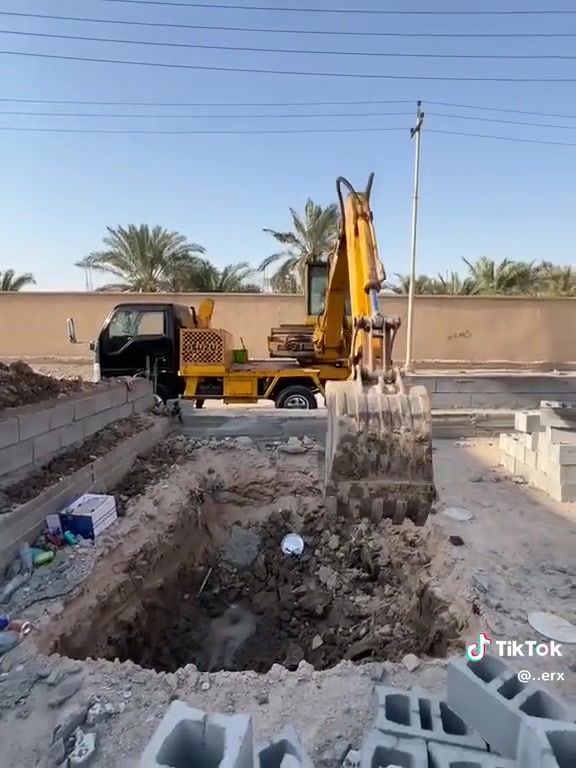 سلام عليكم حفار للبيع مكينتين  مكفوله السيار مكاني البصره ابو الخصيب السعر 270وبيه مجال ***********
