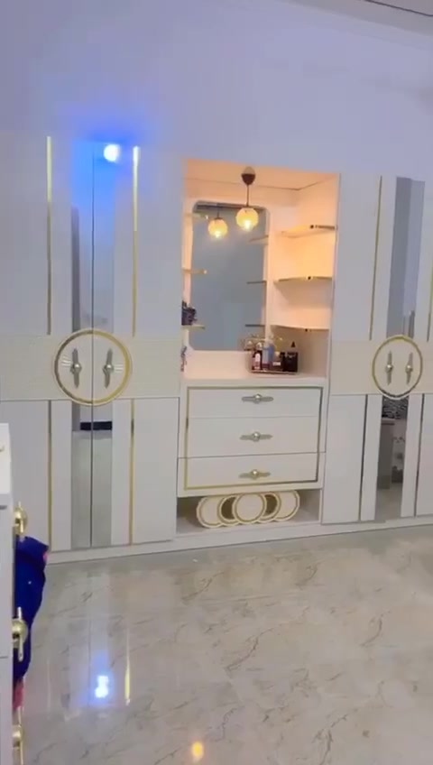 السلام عليكم غرفه تركية للبيع نضيفه سعرها ٨٥٠ وبيها مجال قليل ملاحظه الدوشك مو وياها وتوصيل ماعندي الي ياخذها هوه يشيلها مكاني بغداد سريع ابو غريب مقابل حليب بلادي ع الخط السريع مباشره ***********
