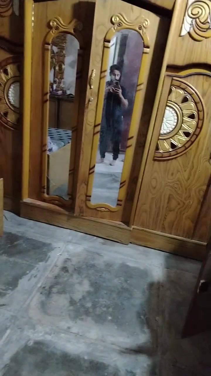 السلام عليكم عندي غرفه البيع 400وبيهه مجال *********** وهاذه رقمي
