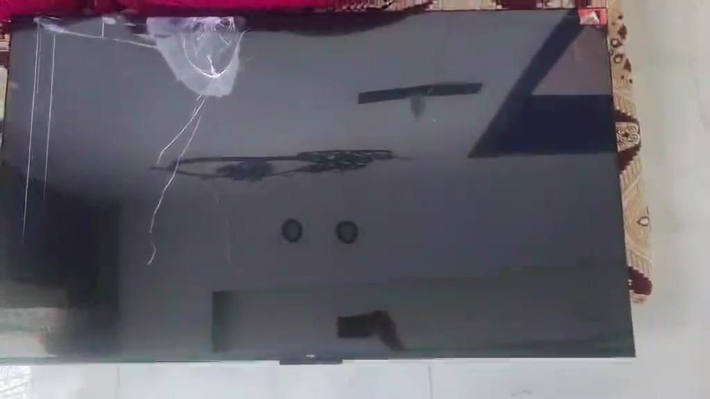 شاشه تي سي ال صار خمس ايام من اخذت وصلها موجود 700الف اخذتها ابني بل كره طخها وكدام العين ادفع سعر وتعال اخذها ***********بي وتساب
