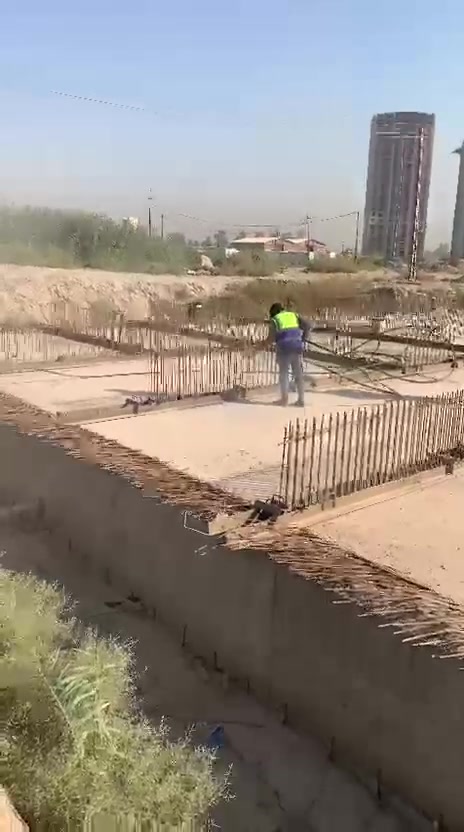 عن مجموعة الناصر
نحن مجموعة الناصر، جهة متخصصة في تنفيذ أعمال التنظيف الشاملة والتجهيز الفني لخزانات المشتقات النفطية (البنزين، الكاز/الديزل، والفيول). نعتمد على كادر فني متخصص ومؤهل للتعامل مع الموقع والمواد البترولية، مدعوماً بـ معدات وتقنيات حديثة تضمن أعلى مستويات السلامة المهنية والكفاءة التشغيلية، مع الالتزام التام بإنجاز الأعمال وفق الجدول الزمني المحدد.
للتواصل والاستفسار 
***********
***********
نطاق العمل والخدمات الفنية
التنظيف والتهيئة:
سحب وتفريغ الرواسب والمخلفات الثقيلة (Sludge) من أرضيات الخزانات باستخدام معدات شفط مخصصة.
تنظيف وتطهير الجدران والأرضيات الداخلية من الأطيان والرواسب الكربونية والكبريتية.
التجهيز والمعالجة:
إعداد الخزانات وتجهيز أسطحها الداخلية لتكون جاهزة تماماً لأعمال الفحص الهندسي، العصف الرملي (Sandblasting)، والطلاء المانع للتآكل.
تهوية الخزانات وقياس نسبة الغازات لضمان بيئة عمل آمنة ومطابقة لمعايير السلامة قبل الدخول.
مقومات القوة والتميز
👷‍♂️ كادر متخصص: فريق عمل ذو خبرة عالية ومؤهل للعمل في البيئات الخطرة والمناطق المغلقة (Confined Spaces).
🛠️ معدات حديثة: استخدام مضخات، معدات ضغط عالية، وأجهزة شفط متطورة لضمان إزالة الترسبات بدقة وسرعة.
🛡️ معايير أمان عالية: تطبيق صارم لإجراءات السلامة والصحة المهنية (HSE) أثناء ومابعد عمليات التنظيف.

للتواصل والاستفسار 
***********
***********
