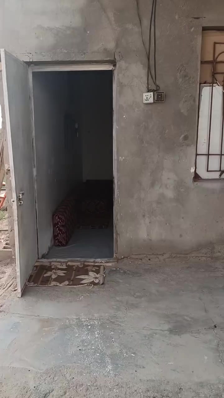 السلام عليكم بيت زراعي لبيع بيت ركن  بل صخين بنزلت شارع المصطفئ بيه وصل تطويب البنا بلوك الاساس كونكريت مسلح والسقف كونكريت  غرفتين وصاله ومجمع صحيات  ومطبخ ودوانيه مساحت البيت البناء 208 وبصغه قطعه من ظمن البيت 128 البيت عوزه سراميك وصبق فقط كهرباء وماي ومجاري
الشراي يتصل ويجي يشوف البيت وبيك خير ودلل
لتواصل عل رقم *********** ***********

