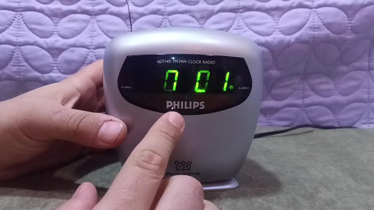 السعر 15 مع التوصيل 
راديو فلبس شغال بالكامل
 موجتين fm+am
