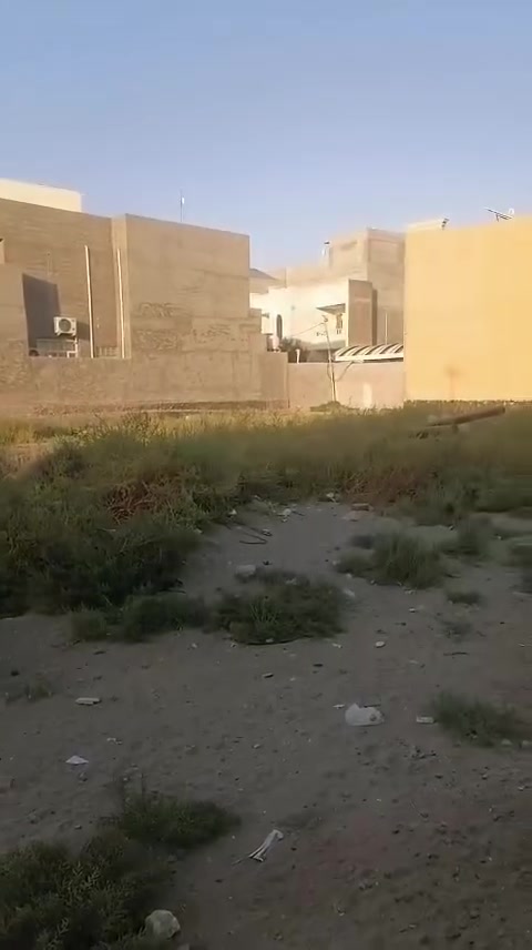 قطعة ارض للبيع 

العنوان الرمادي الصوفية خلف مرطبات دريم 

مساحه 327متر 

جنس العقار مفوّض بل الطابو صرف 

وجه 12متر نزال 28متر 

شارع 10متر 

باقي التفاصيل بل الفيديو 

الاتصال ‏‪***********‬‏

عنوان المكتب الرمادي خلف العاب السندباد
