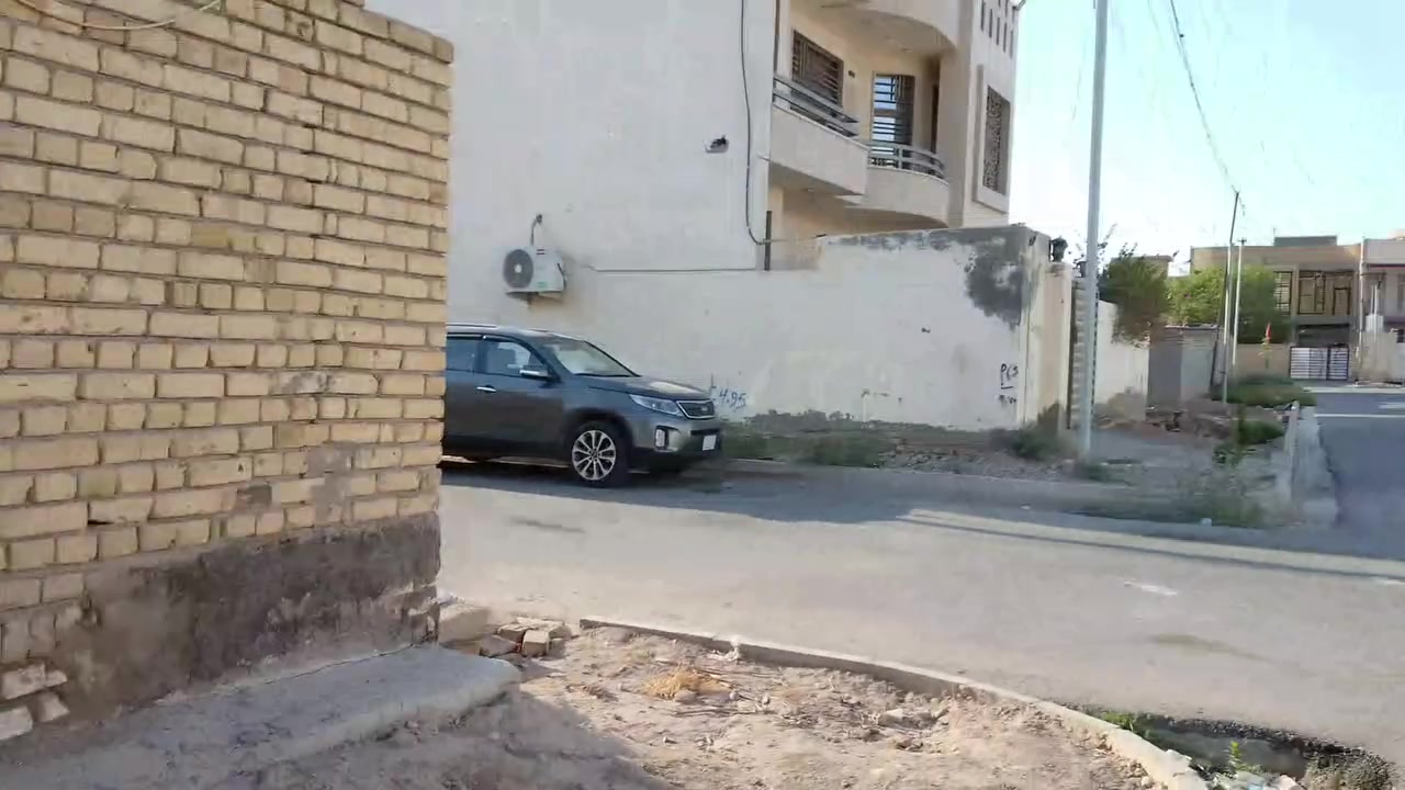 الدار للبيع هيكل مسقف طابق و نص قيد الانشاء
الكوت حي الجامعه الاولى خلف الاقسام الداخليه 
قرب المدرسة الصينية // خدمات كامله 
المساحه 300 ركن واجهه 25 نزال 12// شارع 20 
للاستفسار الاتصال على الرقم ***********
أو واتساب او ماسنجر
