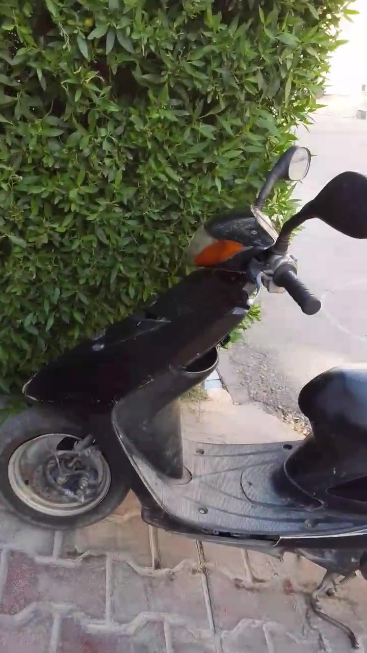ت
مراوس ويه دراجه شحن بس سكليتر طاك عصفوري ميكنتها بتراب الشركه