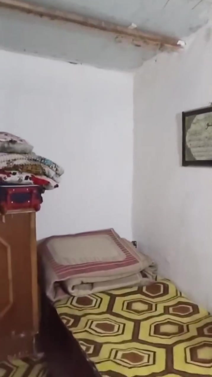 السلام عليكم بيت حواسم للبيع القبله سوك المصطر ماعليه ازاله عشارع بيت مرتب مال عائله صغيره سعره غرفه وهول 6 ونص وبي مجال سكفه سندويج***********
