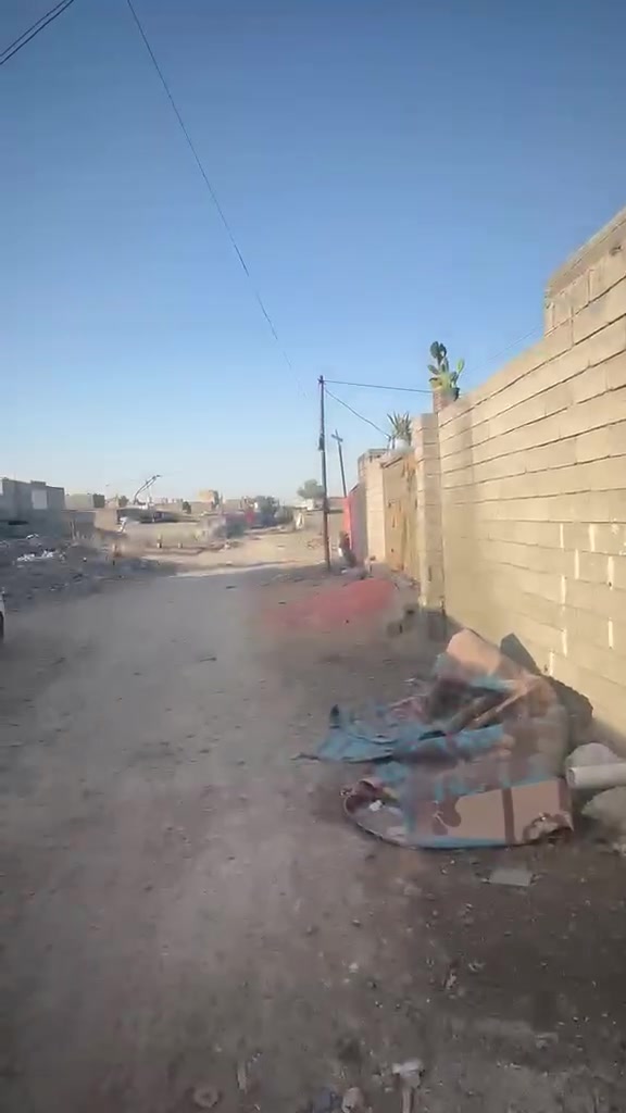السلام عليكم بيت 🏡١٠٠ متر للبيع
حي البساتين المدخل الثاني
سند اصفر السعر ٣٥ 
الشراي يتفضل يتصل ***********
