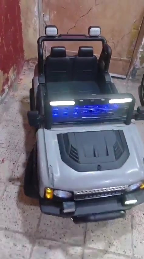 سيارة اطفال ريمونت تحكم وشاحن كلشي شغال بيه السعر ١٢٠ الف  وبيه مجال الرقم ***********