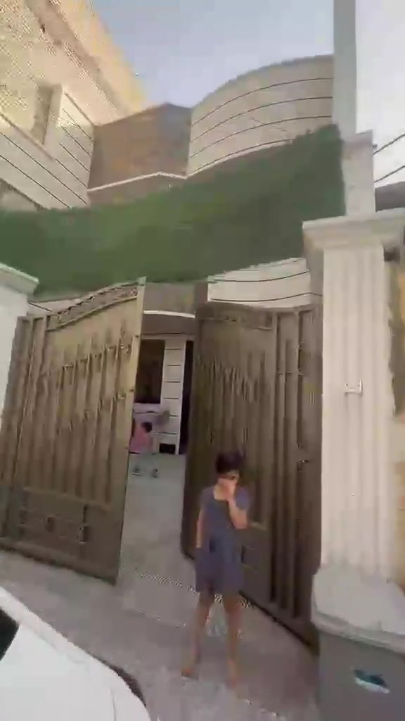 للبيـــع 📢 🏠 بيت زراعي  #سند٢٥ منطقة ضياء الحلفي شارع بانزين خانه البلديات تاسع فرع على الجهه اليمين 

#المساحة ١٤٠ متر واجهة ٦ وربع متر نزال ٢٣ متر 

#البيت طابقين بناء درجه اولى شارع تبليط كهرباء ماء مجاري اصولية كامل مكمل البيت جديد ماتصرف علي دينار واحد

#الطابق الارضي گراج صحيات خارجية 
مدخلين استقبال ومطبخ حار وبارد وصالة وغرفة نوم مع حمام وملحقاته
#الطابق الاول غرفتين نوم مع صالة وسطحين خلفي وامامي 

#الســ'ـــــعر ٢٤٠ مليون وبي مجال
للاستفسار الاتصال على الأرقام 

#ملاحظة:-
#بدون دلالية ارقام أصحاب البيت مباشر

*********** 
***********
