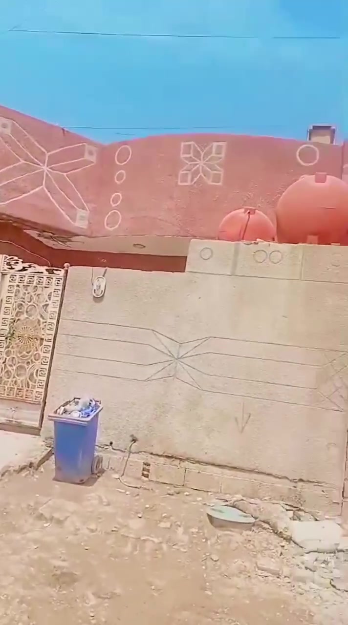 يا الله سلام عليكم بيت للبيع في منطقت حي زهراء بشارع الصدر قريبه عله جامع ابو احمد جيزاني بنيان جديد مساحته 150متر 
البنيان الي بي غرفتين وصاله ومطبخ واستقبال وصحيات 
اي ستفسار اتصال عله رقم ***********
