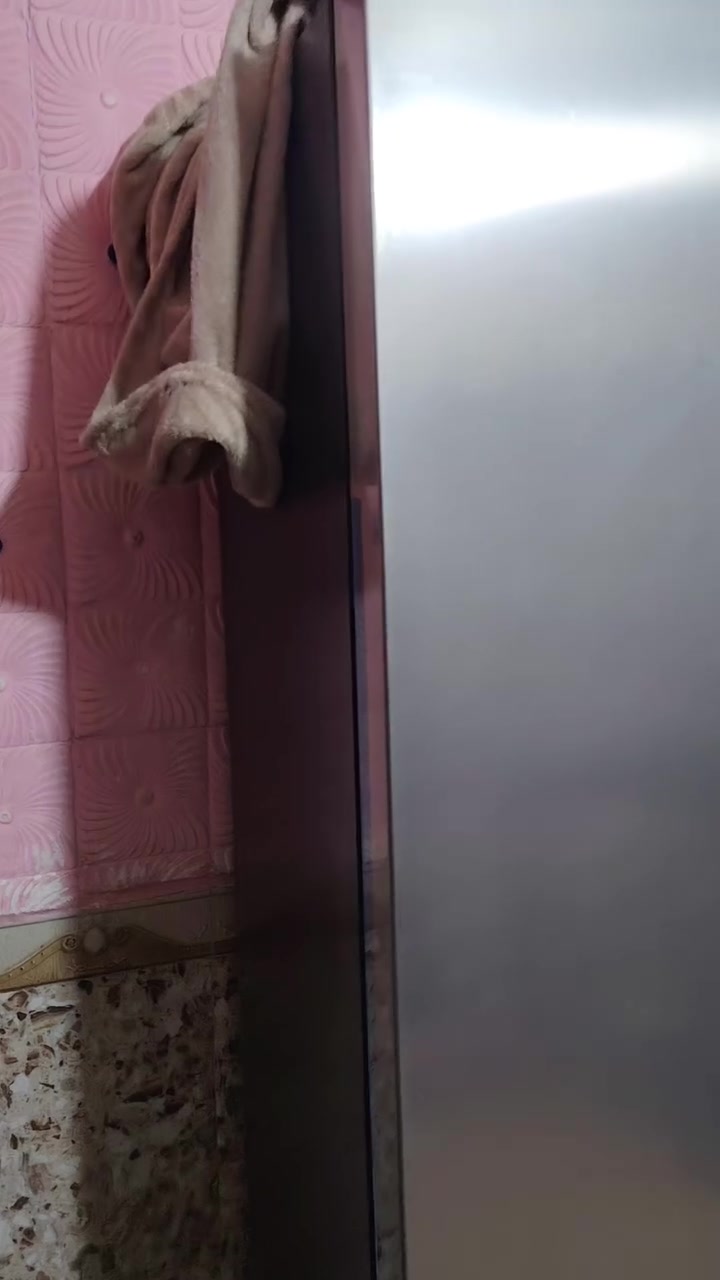 ثلاجه للبيع هي مجمده وهي ثلاجه***********
