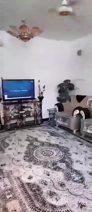 مشتمل ١٠٠م مربع طابق ونصف في الطشاش الأولى شارع القاضي قرب روضة البراعم مراوس او للبيع هذا رقمي *********** السعر مناسب للشراي مستعجلين عالبيع
