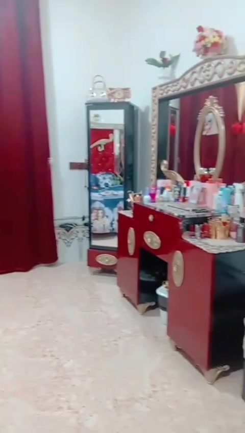 للبيع السعر 700 وبيها مجال ***********
