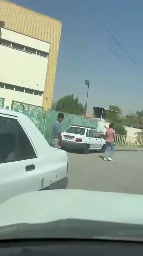 بيت للبيع 280 متر بناء جديد طابوق درجة اولى اساس وسقف كونكريت البناء تحت اشراف هندسي قريب على مسجد السهلة يوجد مقطع توضيحي للموقع من مسجد السهلة للبيت توجد مساحة خلف البيت يتم استغلالها حسب رغبة المشتري يحتوي البيت على غرفتين وصالة واستقبال ومطبخ ومجموعتين صحيات داخلية وخارجية السعر 135 مليون وقابل للتفاوض للأستفسار واتساب ***********

مكتب الموسوي للوسائط العقارية مستعدون لأستقبال عروضكم التجارية والزراعية والسكنية بيع وشراء رهان ايجار
