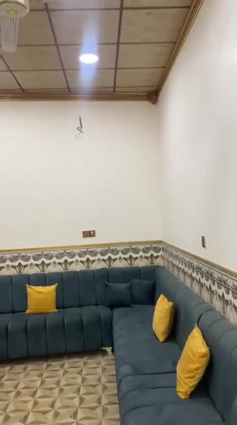 لبيت لبيع كوفه. شارع المعمل مقابيل مدرسه. سفير شارع اسواق ابن بوش البيت. طابقيت يحتوي على غرفتين وصاله فوك صاله جوه وستقبال ومطبخ جبير حمامات خارجية وداخليه البيت وجهيه مرمر وحجر الداخل كله سراميك وتغليف حجر دكورات  البيت درجه اولى مال جنايه  الاستفسار 

 بي واتساب الي حب يتفضل ***********。
