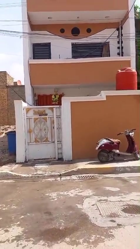 السلام عليكم بيت للبيع مساحه ١٠٠ متر طابقين المكان سبع قصور شارع ابوعلي  قرب حسينية الزهراء الاستفسار خاص رقم الهاتف ***********
