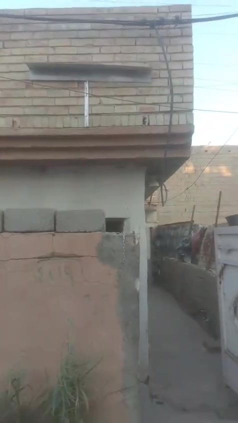 سلام عليكم البيت للبيع مثل ما واضح بل تصوير عنوان البيت البعبود يم المولده الثانيه الستفسار تصال ع *********** السعر خاص البيت مساحه 90 متر واجهه 6 نزال 15 البيت ملك سند 25

