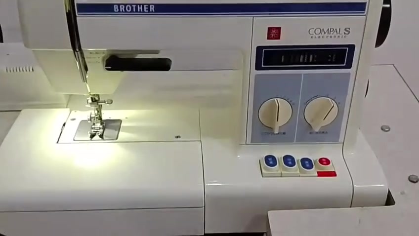 سلام عليكم مكينه خياطه للبيع بعدهي بل الكرتون جديده كلش جاهزه ميزها و ملحقاتهاكلهن مكان شطره *********** السعر 125 وبيه مجال قليل

