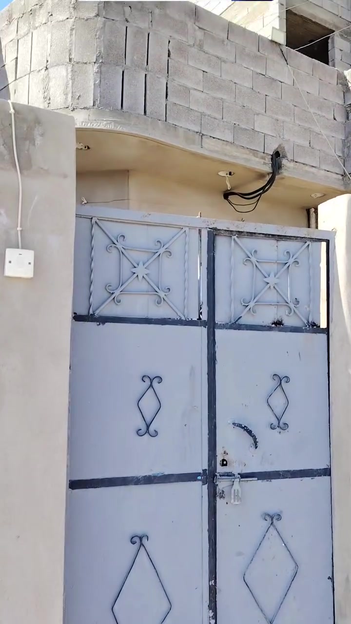 بيت للايجار غربي بي غرفه و هول و مطبخ و مشتملات داخلي و خارجي البيت غربي قرب تقطيع فياض ماي كهرب جاهز ***********
        ***********
