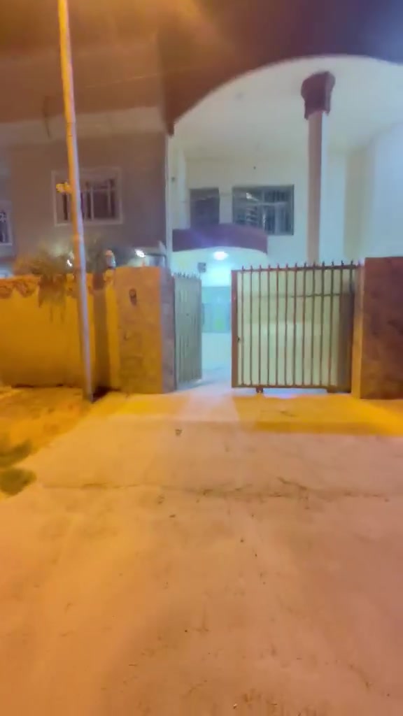 بيت ٢٠٠ متر طابو صرف طابقين في حي الرضا الاول عرض الشارع ٤٠ متر السعر ٢٧٥مليون للستفسار  اتصال على هذا الرقم ***********
