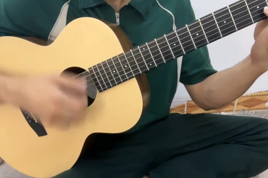 كيتار انيا Enya EA-X0 41" Acoustic Guitar – استخدام قليل + كامل الملحقات كيتار اندنيسي من شركة انيا المعروفة كارتونة وملحقات كاملة رياش7 وكابو 
نضافة ٩٩%
صوته كلش حلو 
سبب البيع عدم التفرغ
السعر 180 وبي مجال بسيط 
مكاني بابل ابو غرق
*********** وتساب
