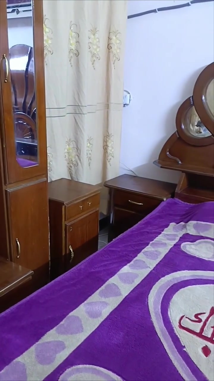 السلام عليكم غرفه اخشاب صاج تفصال ثقيل تكمه 6 ابواب مع ملحق وبيها جرارات سعر 650 وبيها مجال والسبلت طنين وثلث نقص بس غاز رايده 350 وبيه مجال مكاني تكريت القادسيه ***********
