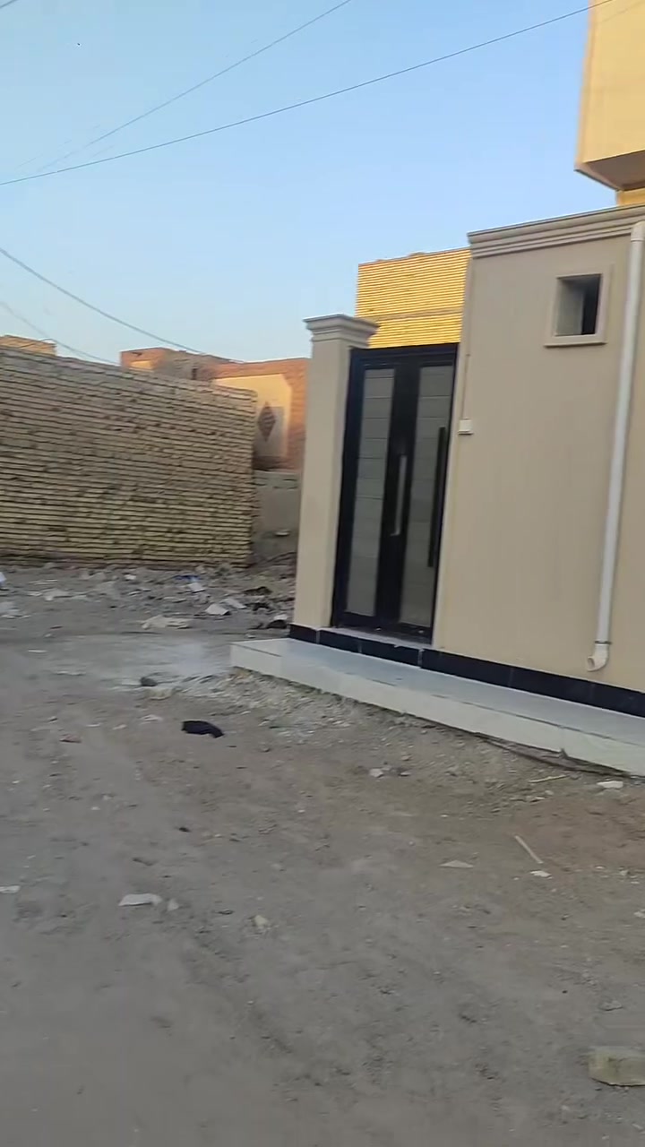 السلام عليكم بيت 100 متر امامي بناء حديد
بيت 100 امامي بناء جديد مفتاح مامسكون. 

العنوان الناصريه الاسكان الصناعي حي المهندسين 

السعر 90 وبي مجال  للاستفسار واتساب 

*********** نستقبل عروض الاسكان الصناعي فقط
