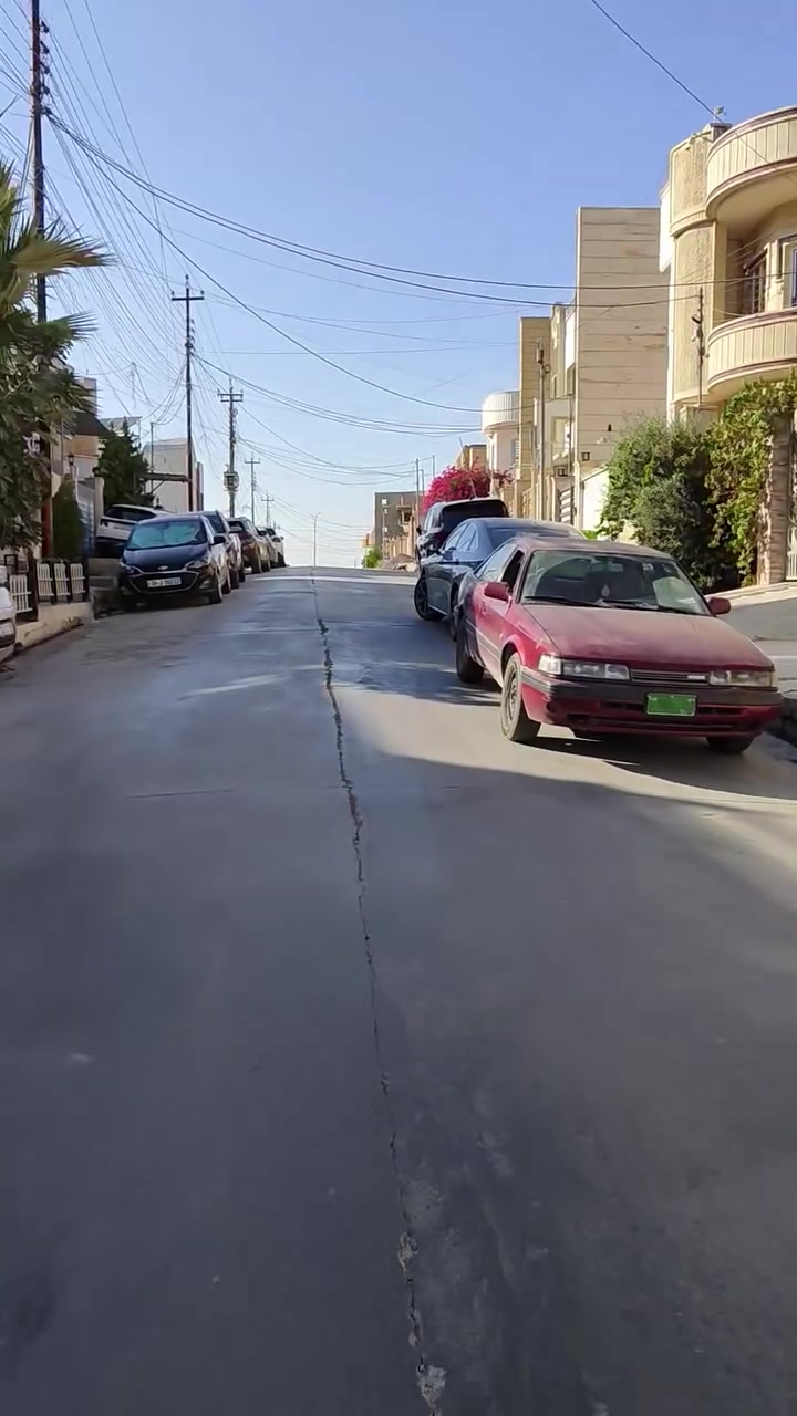 دار للبيع الكندي الأولى بين جامع الفردوس والشارع الحولي مساحة الدار 150م الواجهة 6م بناء 2014 محدث 2024 طابقيين يتكون كل طابق من غرفتيين مع استقبال الطابق الارضي 
سعر الدار 190مليون قابل للتفاوض للاستفسار الاتصال على الرقم.   ***********
