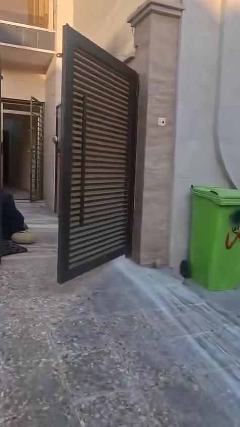 سـلام عـلـيـكـم👋
بيت ايجار في حي العدل المحاربين 🏠
بيت فقط شركات يصلح لا يصلح سكن 
بناء جديد🥇
المساحة 160متر ✏️
يحتوي على ⬇️⬇️⬇️⬇️⬇️⬇️
1) طرمة صغيرة 
2)صالة 
3)مطبخ 
4) غرفة نوم 💤 واحده 
5) صحيات عدد 2️⃣ في الطابق الأرضي 🛁

الطابق الأول يحتوي على ⬇️⬇️
6) يحتوي على 3️⃣ غرف نوم 💤 
7) يحتوي على مرافق صحية عدد 1️⃣ فقط 

((( موجود فيديو تصوير 🤳 للبيت ))

الاستفسار اكثر….!؟
الاتصال برقم الهاتف 
***********
غير متواجد على الفيس 🙂
