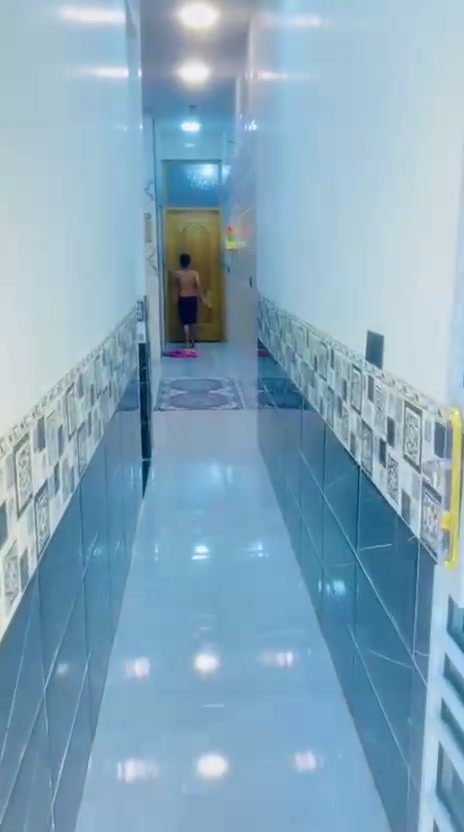 سلام عليكم دار لبيع 🏠
 البيت طابقين بنا سنه 2025 مساحه 100
وجهيه5 *20 نزال
محتويات دار 
استقبال + اصاله+ 3 غرف +ترك +صيحات
ملاحظة  طابق ثاني نقص بيها بياض وكاشي  
مكان حي الكوفه شارع مخازن
السعر 105 وبي مجال بسيط
الاستفسار : ***********
