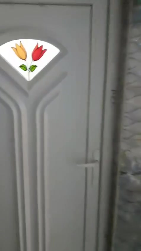 السلام عليكم بيت للبيع المساحة 100مربعه وره الملعب النجف مباشرة طابقين أساسه مسلح وباقي عكاده السعر75وبيه مجال الاستفسار على هذا الرقم ***********
